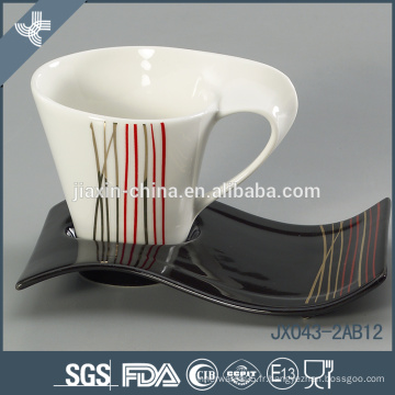 Tasse et soucoupe en porcelaine blanche et noire, ensemble de tasse de couleur mélangée avec décalcomanie de ligne d&#39;or